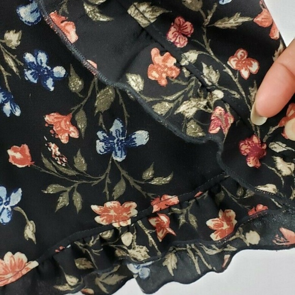 🚫A & F Floral V-neck Ruffle Romper - Picture 3 of 8